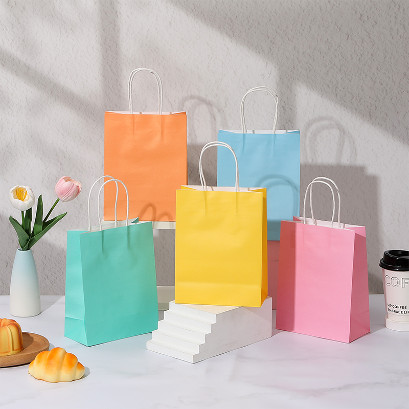 Bolsas de compras de papel Kraft de color caramelo con asas de papel retorcidas