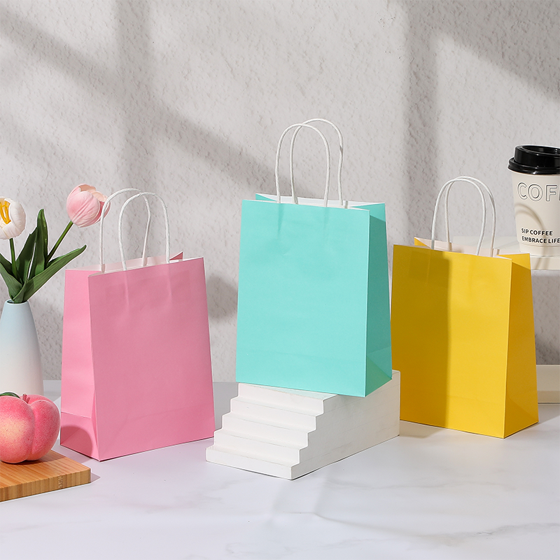 Bolsas de compras de papel Kraft de color caramelo con asas de papel retorcidas