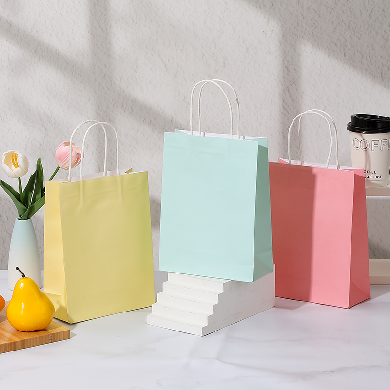 Bolsas de compras de papel Kraft de color caramelo con asas de papel retorcidas