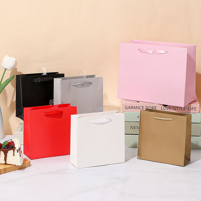 Bolsas de papel de regalo premium para compras minoristas y embalaje de regalos