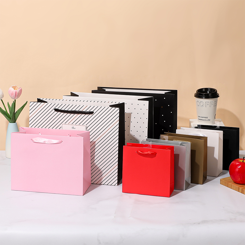 Bolsas de papel de regalo premium para compras minoristas y embalaje de regalos